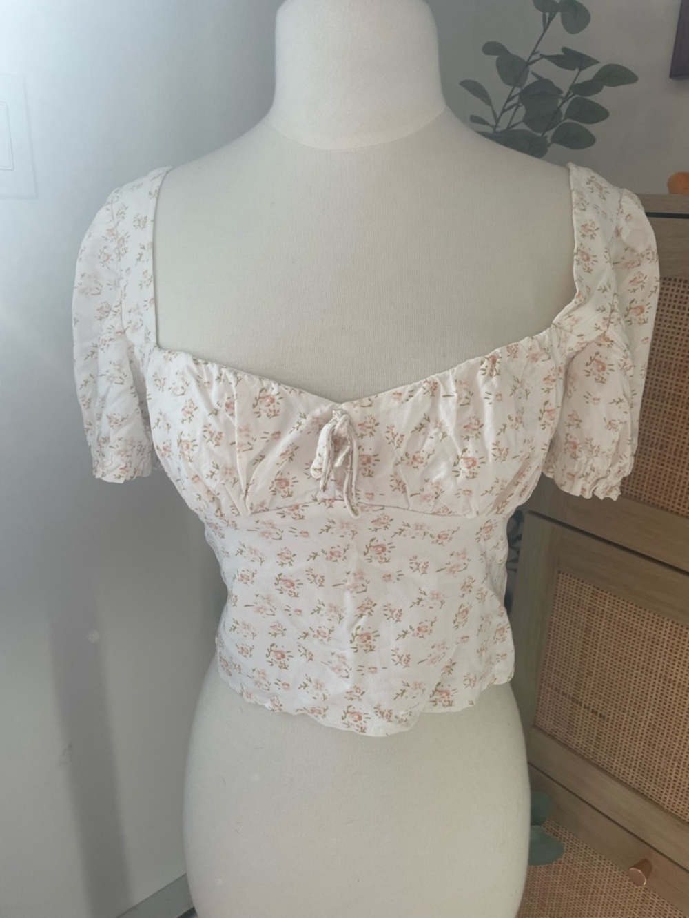 Urban Outfitters Cream Floral Puff-Sleeve Crop Top